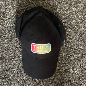 Truly Hard Seltzer Black Cap